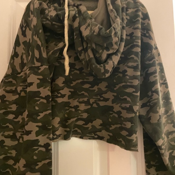 Primark Cropped Sweatshirt - Picture 2 of 2